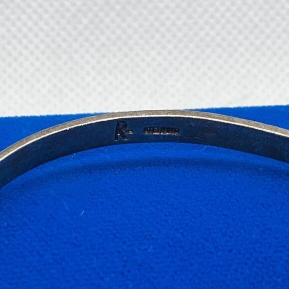 💛 925 Textured Bangle - Picture 3 of 5